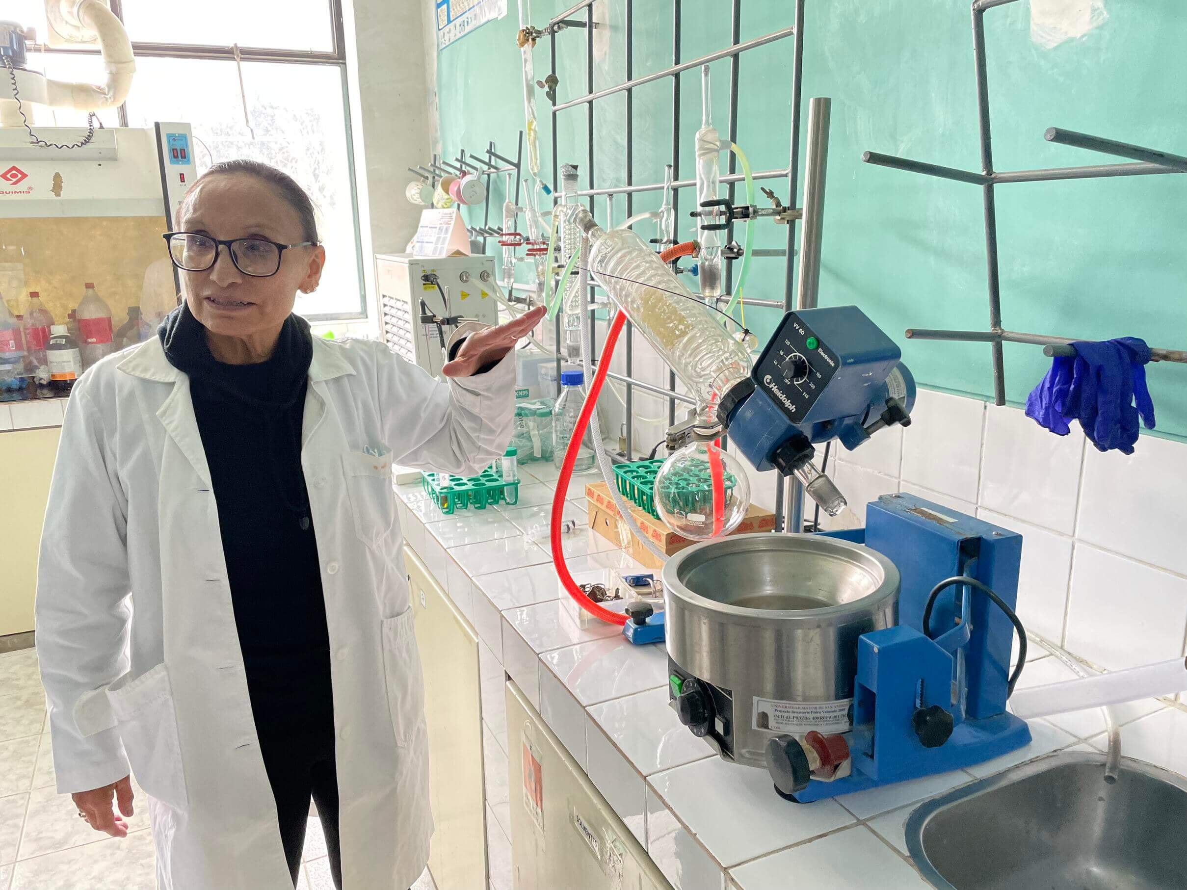 Green propolis quality control in a partner laboratory